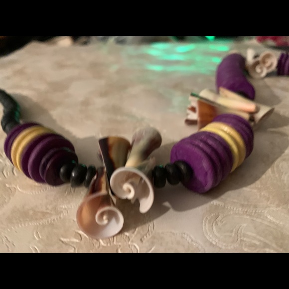 Shell Necklace Purple Yellow - Picture 6 of 8